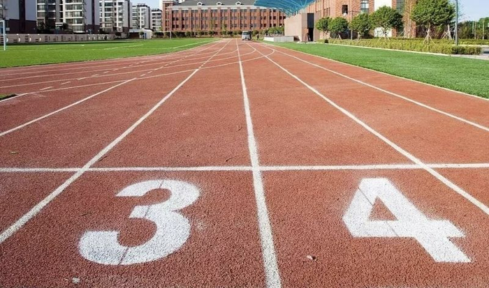 ▲资料图：学校应当不分尊卑、不计功利地平等地对待所有校友