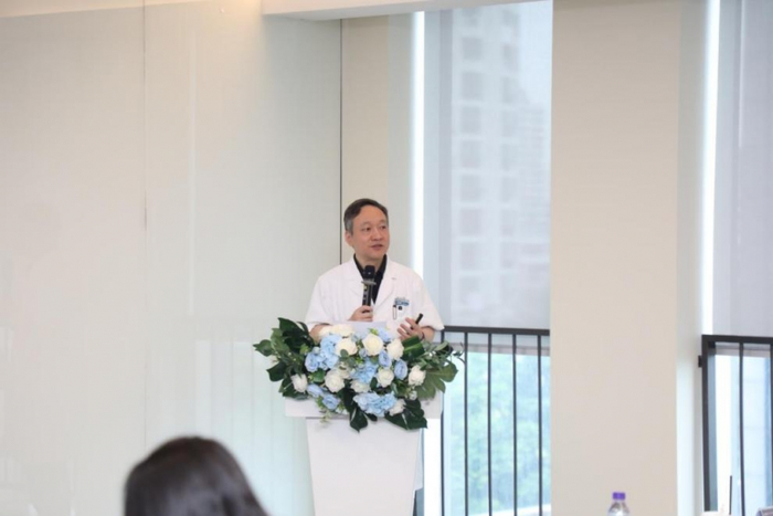 蔡劲锋院长作《全面解读角膜地形图》主题分享