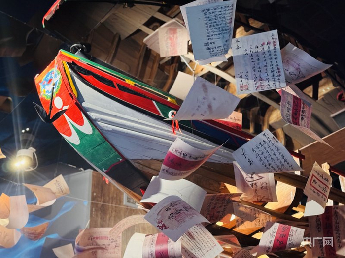 序厅里的“福船”满载侨批（央广网记者  吴馨骅  摄）