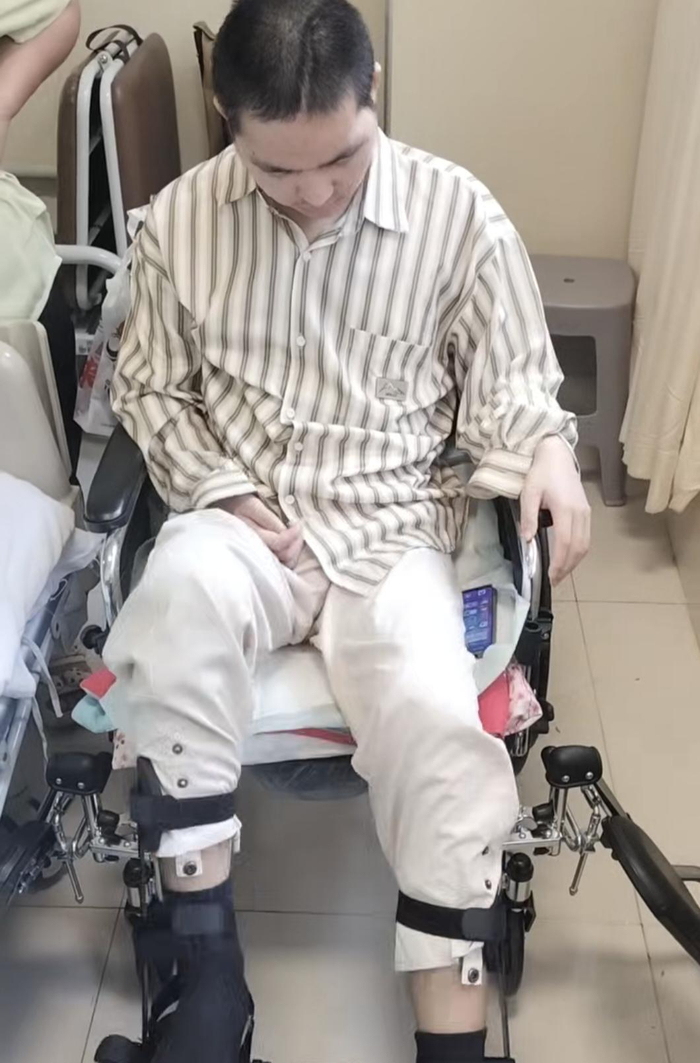 ▲王斌在做康复训练