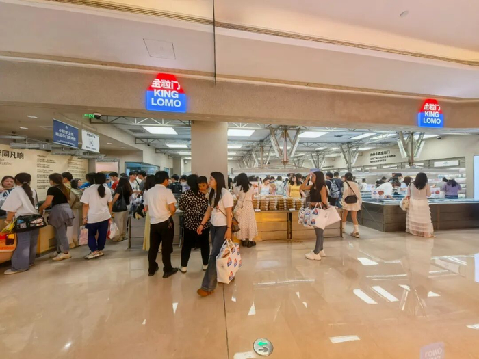 △长沙某金粒门门店。