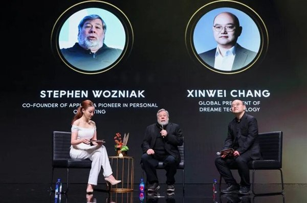追觅全球总裁常新伟与史蒂芬·沃兹尼亚克对话。图片来源：追觅