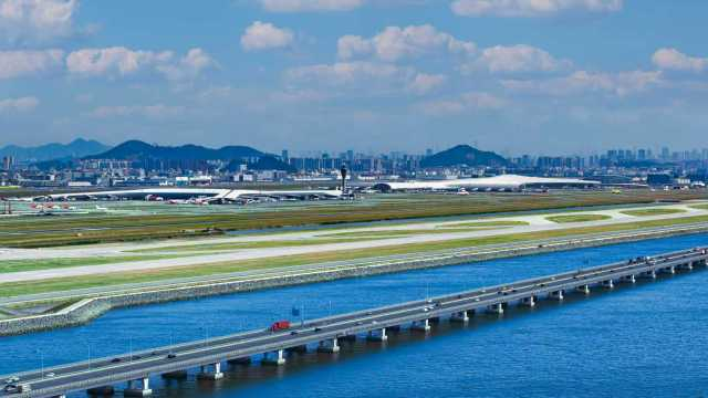 深圳机场T3航站楼、卫星厅及三跑道俯瞰图。