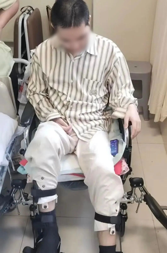 ▲王斌在做康复训练