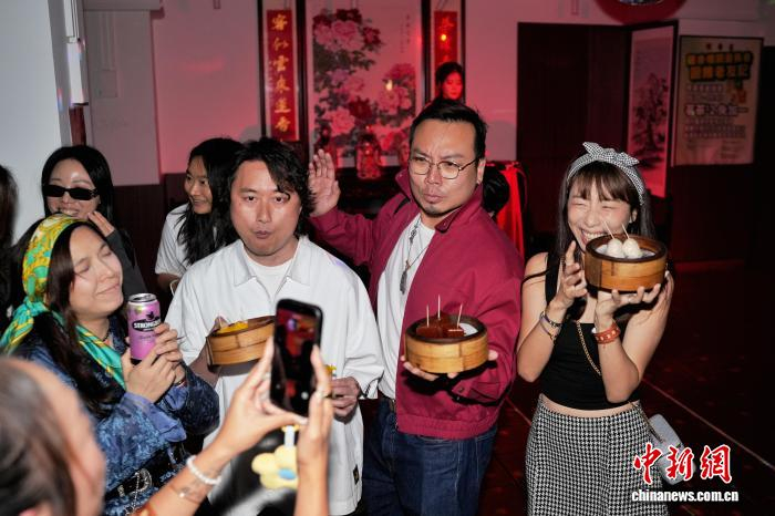 5月9日莲香楼告别派对现场。　中新社记者 张祥毅 摄