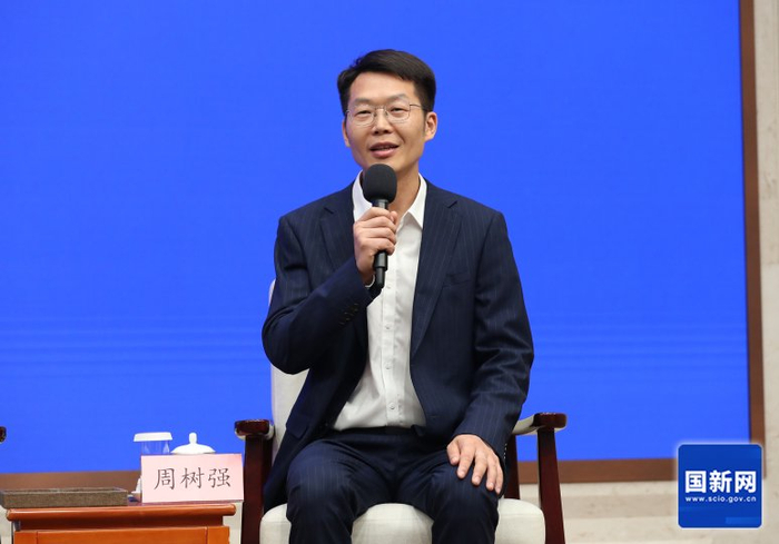 周树强作为教育工作者代表参加国新办中外记者见面会。图片来源：国新网