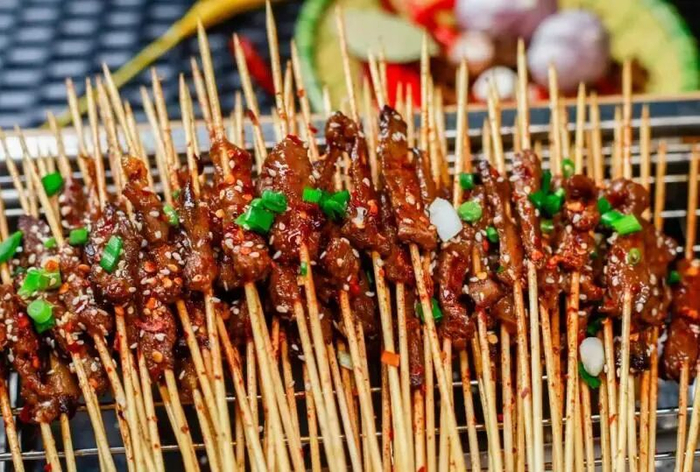 肥瘦相间的小肉串 图源：云南日报