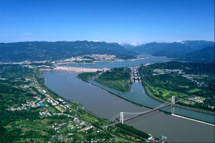 三峡工程向下游补水中。