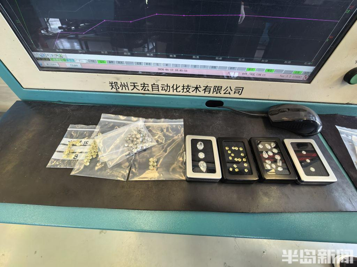 刚生产出来的白钻、黄钻。