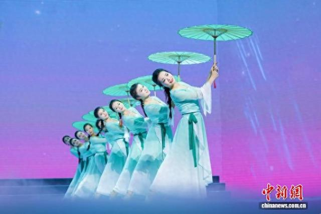 图为第五届南昌艺术季文艺晚会演出现场。 主办方供图