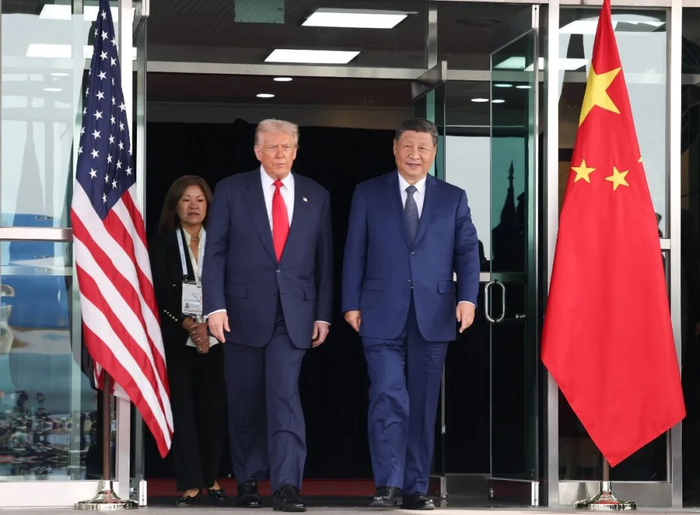 2025年10月30日，国家主席习近平在釜山同美国总统特朗普举行会晤。图/新华