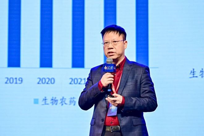 2025年，唐雪明站在“创·在上海”国际创新创业大赛总决赛路演现场。澎湃新闻资料图