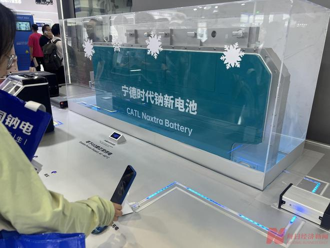 宁德时代展示的纳新电池 图片来源：每经记者 吴泽鹏 摄