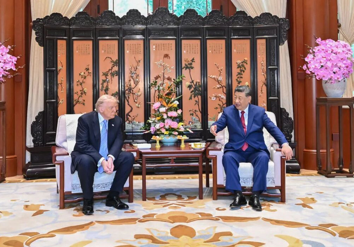 2026年5月15日上午，国家主席习近平在中南海同美国总统特朗普举行小范围会晤。图/新华