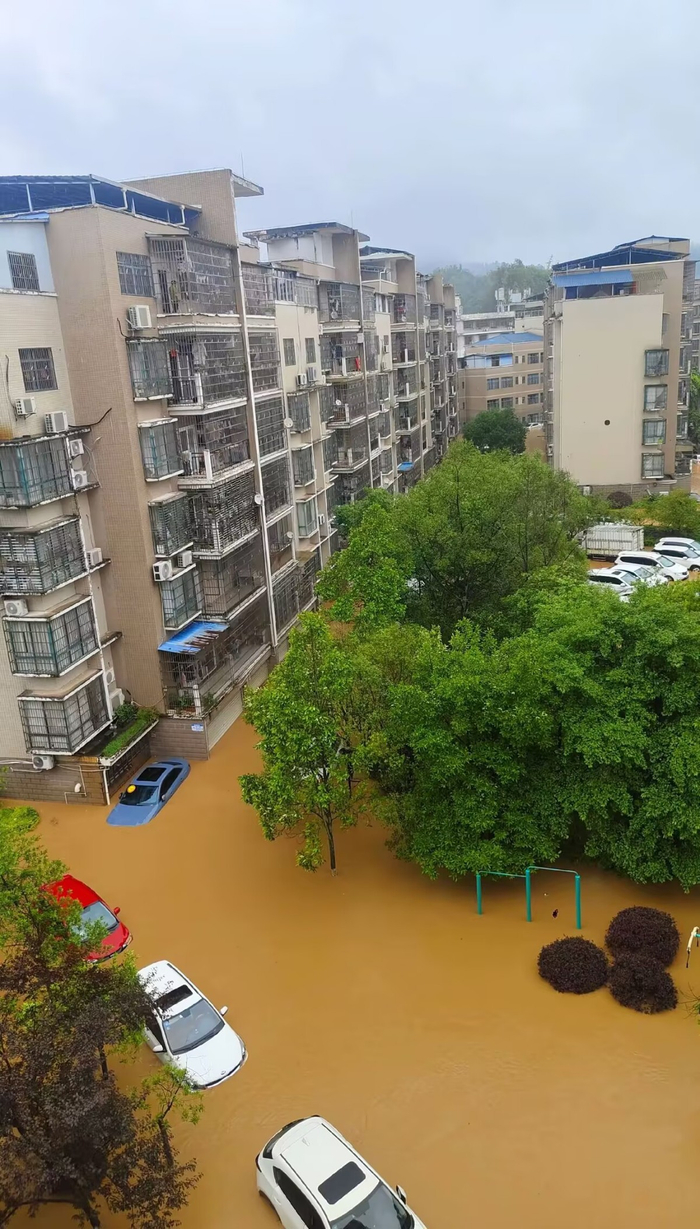 　暴雨后的上犹县县城（视频截图）