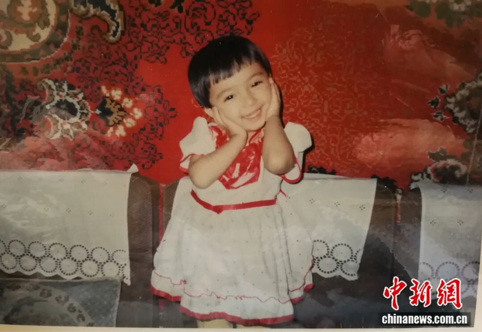 维妮娜童年照。受访者供图