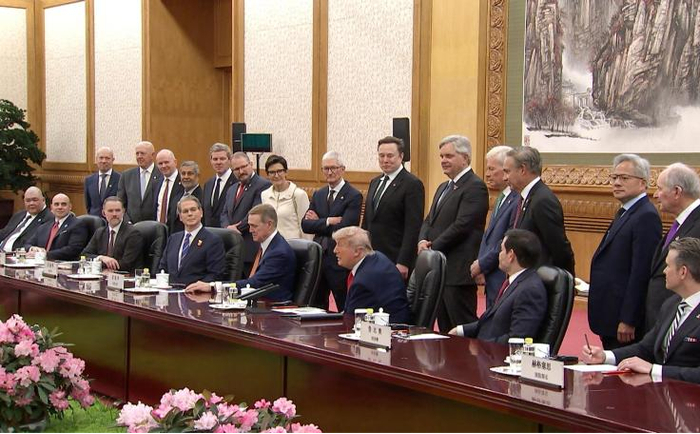 中国最高领导人会见随同特朗普访华的美国企业家。