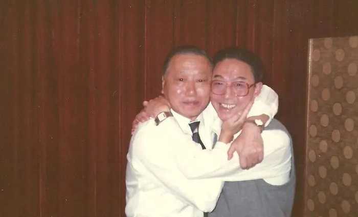 △同根同脉的哈元章、谭元寿时隔40年再聚首。