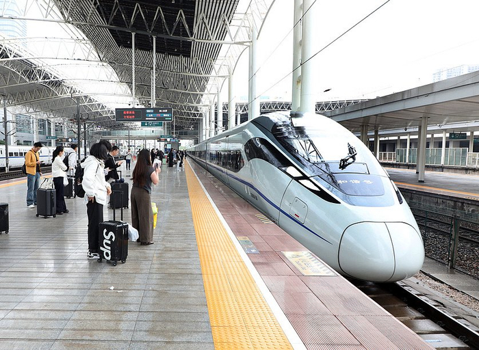 　　旅客出行服务提质增效。截至4月末：