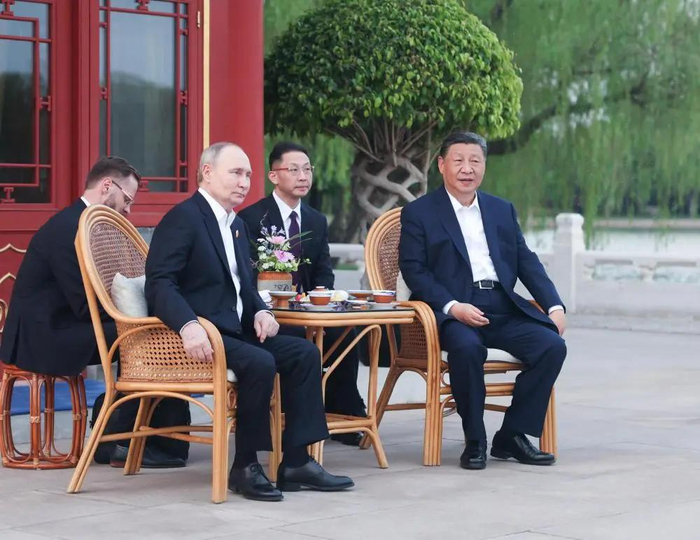 2024年5月16日晚，国家主席习近平在北京中南海同俄罗斯总统普京举行小范围会晤。新华社记者 鞠鹏 摄