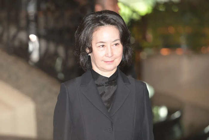 5月17日，何超蕸追思会在香港举行，其亲友及社会各界人士到场缅怀。图为何超蕸的姐姐何超琼。 中新网记者 陈永诺 摄