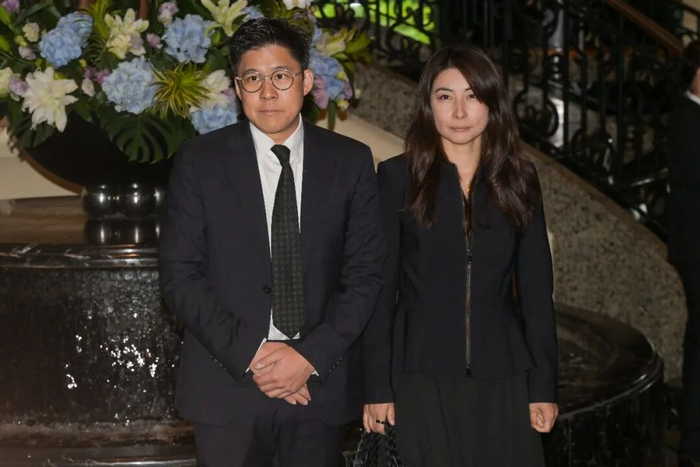5月17日，何超蕸追思会在香港举行，其亲友及社会各界人士到场缅怀。图为霍启刚、郭晶晶夫妇。中新网记者 陈永诺 摄