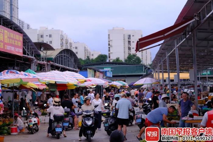市场内人流如织。本文图片均由南国早报全媒体记者冯榆摄