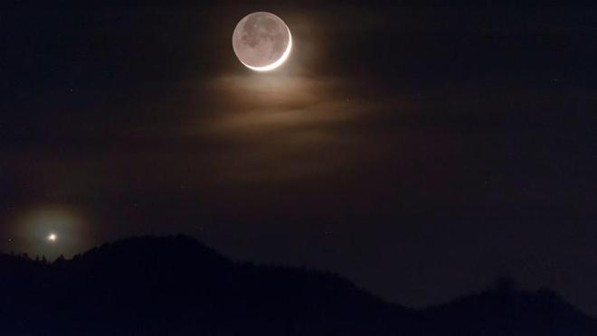 2021年7月12日，在湖南株洲拍摄的金星伴月。（段鑫 摄）