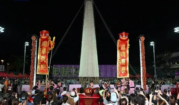 往届“抢包山”比赛