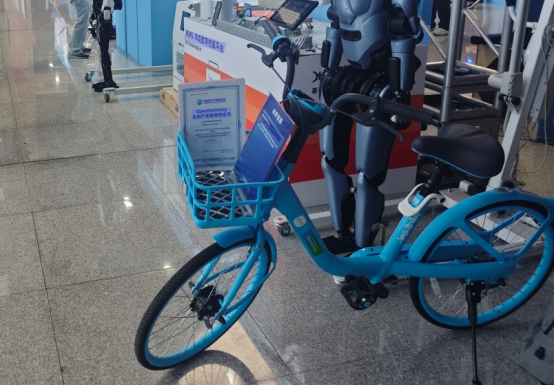 图：推进会现场展示的哈啰 A70 云朵车