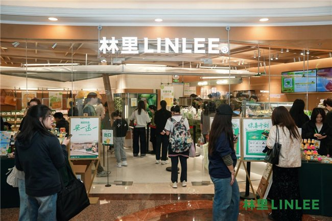 ▲LINLEE林里上海普陀月星环球港店