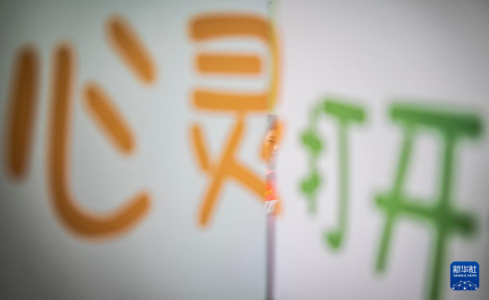 　　5月12日，刘三华在湖北随州接受心理疗愈。新华社记者 伍志尊 摄
