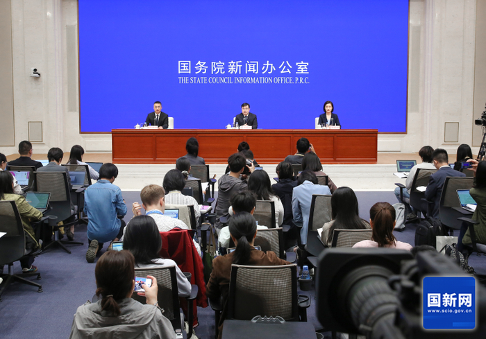 （5月18日国新办举行2026年4月经济发布会，图片来源：国新网）