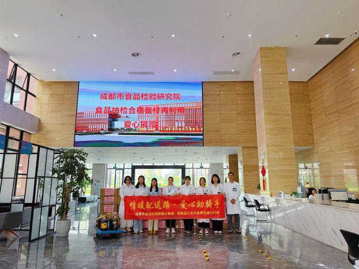 备样捐赠现场 李静玮 摄