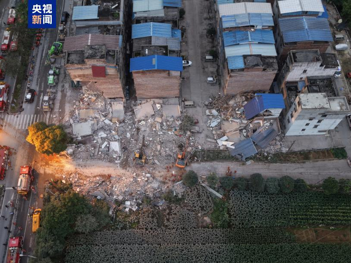 地震现场房屋倒塌。图片来源/央视新闻