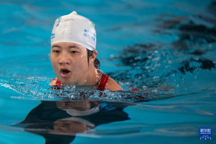 　　5月12日，刘三华在湖北随州进行游泳训练。新华社记者 杜子璇 摄