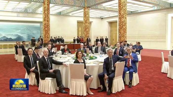 欢迎晚宴，中美企业家混着坐
