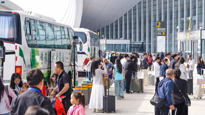 图：模拟旅客到达候机楼