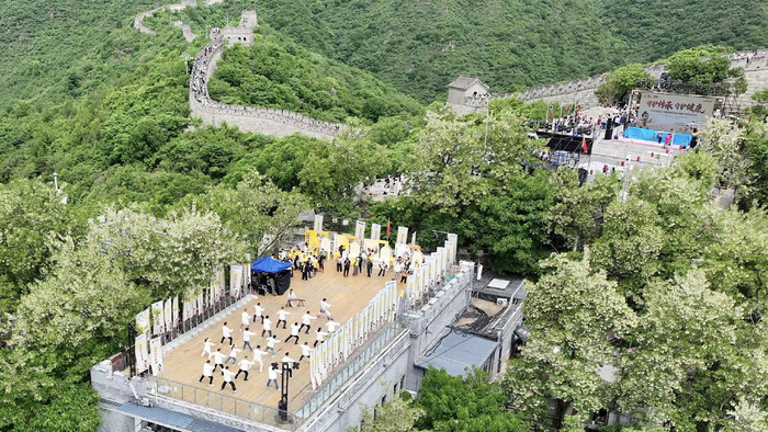 图为八段锦体验活动