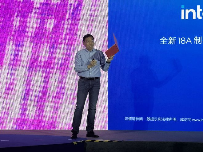 英特尔展示参考设计。图片来源：虎嗅拍摄