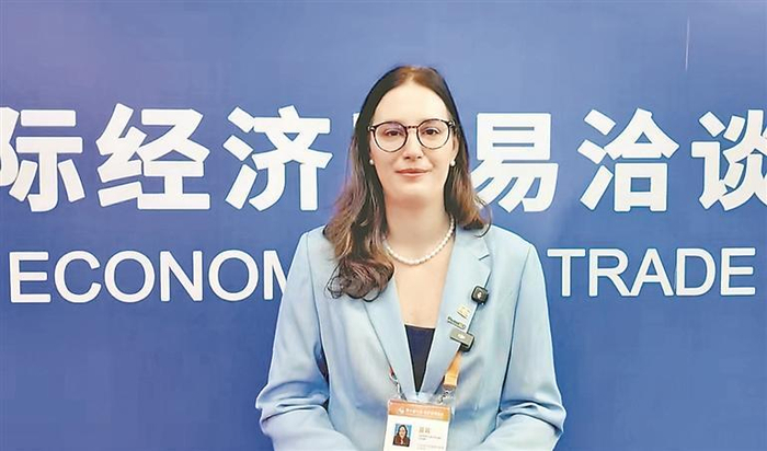     巴西圣卡塔琳娜州亚洲区国际办公室主任卡罗琳·卡纳莱于守淼摄