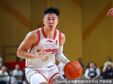 状态全无！贺希宁半场6投仅1中拿2分 三分3中0