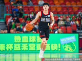 媒体人：容子峰今天真是起到了中流砥柱的作用 他又获得了成长