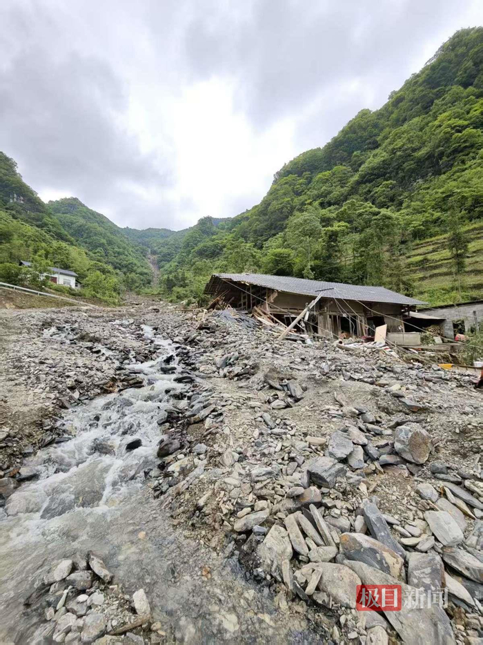 山体滑坡冲毁房屋（极目新闻记者唐佳燕摄）