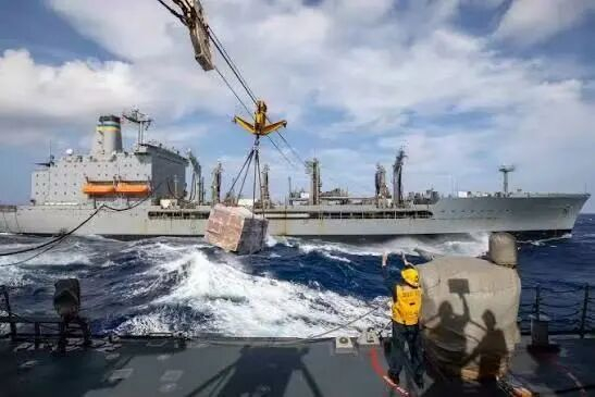 ▲ 美国海军海上补给作业现场（图源/ U.S. Navy）