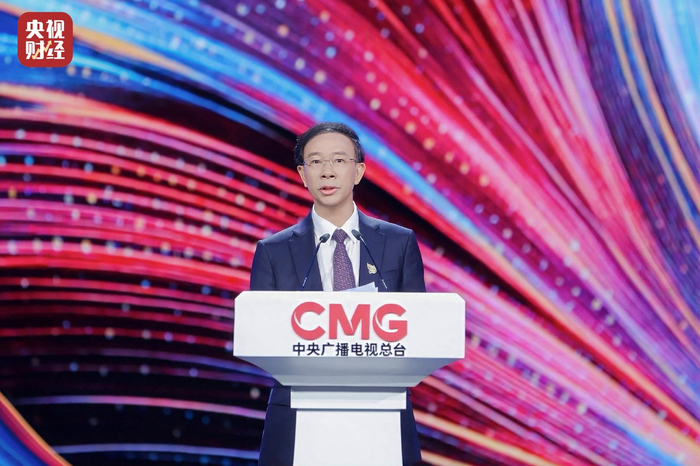 　　△全国政协经济委员会副主任尹艳林致辞