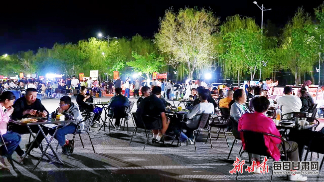 高台县水之印广场夜市一角。文中图片由高台县融媒体中心提供