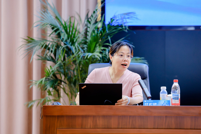 图7：任红艳授课