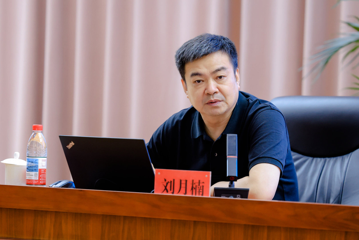 图8：刘月楠授课