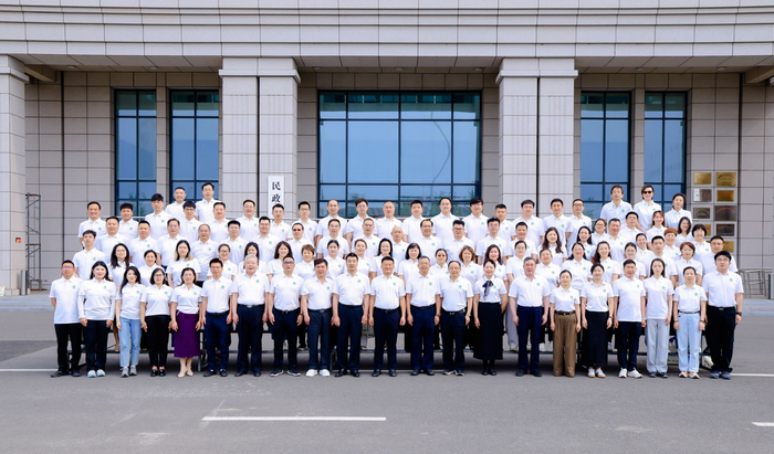 图12：全体学员合影